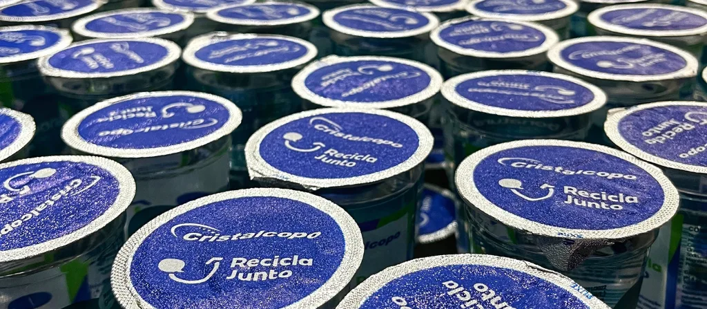 Copos distribuidos na maratona de SP